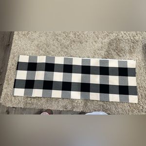 NWT POTTERY BARN BUFFALO CHECK LONG TABLE RUNNER, 9ft long
